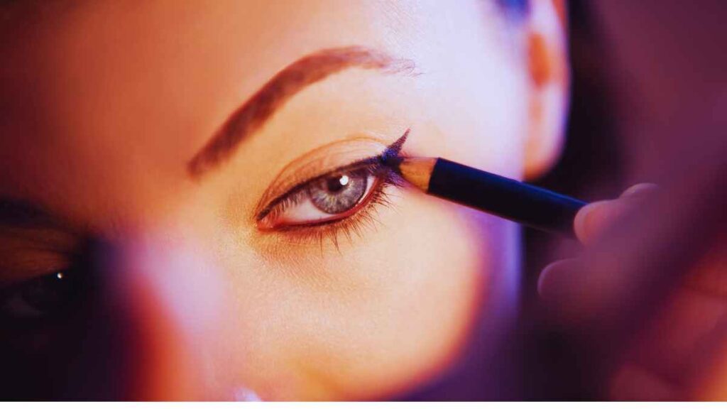 Eyeliner Sukh Jaye To Kya Kare